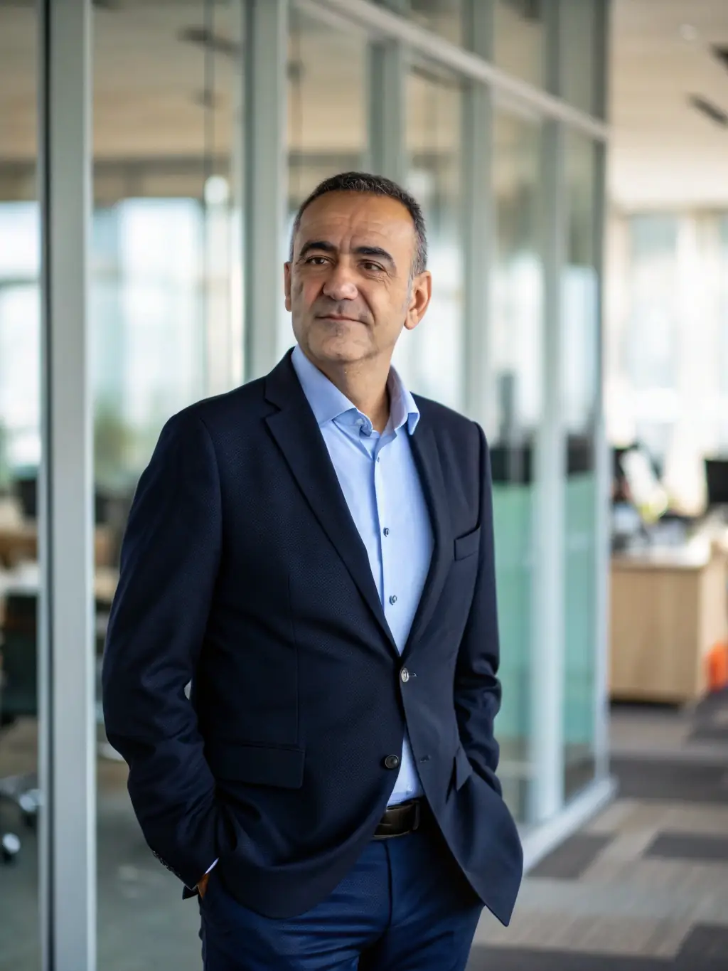 A professional coach in a sharp suit, standing confidently in front of the Union Jack, symbolizing British business acumen and expertise.